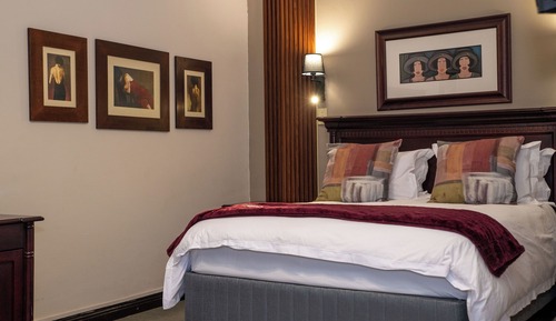 Deluxe Queen Room - Garden View