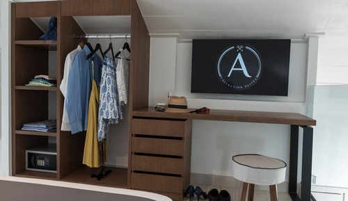 Deluxe Suite
