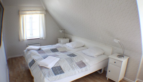 Studio, Balcony