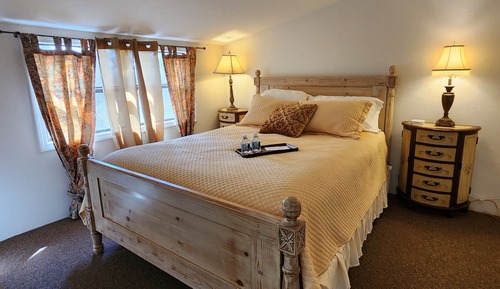 Moonglow Queen Suite