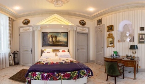 Double Room (Empire)