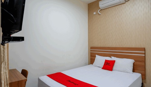 Double Room (RedDoorz)