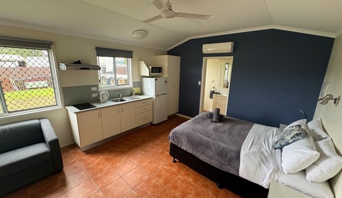 Self-Contained Queen Cabin