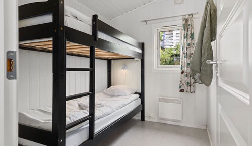 Standard Cabin, Shared Bathroom