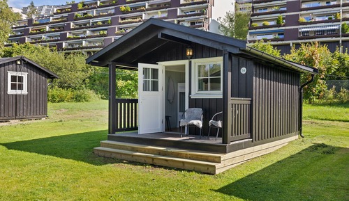 Basic Cabin, Shared Bathroom