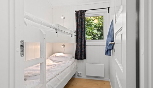 Economy Cabin, Shared Bathroom