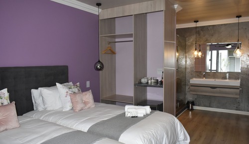 Suite #2 - Sunset Twin Garden View