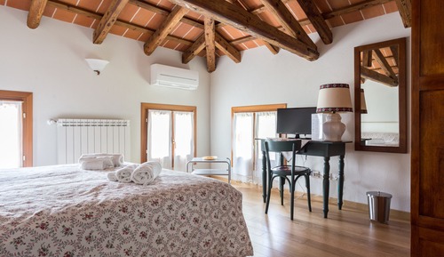 Classic Double Room, Private Bathroom (external Camera 3)