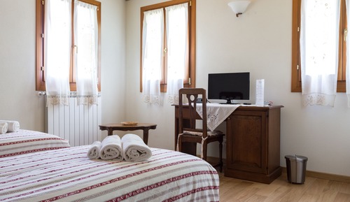Comfort Double or Twin Room, Shared Bathroom (external Camera 1)