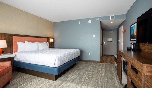 Room, 1 King Bed, Refrigerator & Microwave
