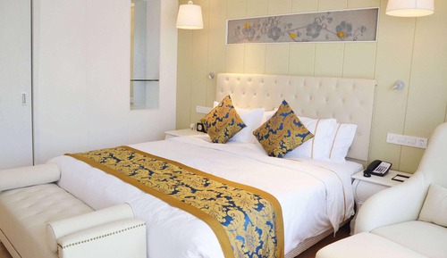 Deluxe Room, 1 King Bed, River View
