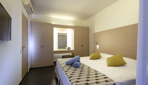 One Bedroom Family Room Inland View