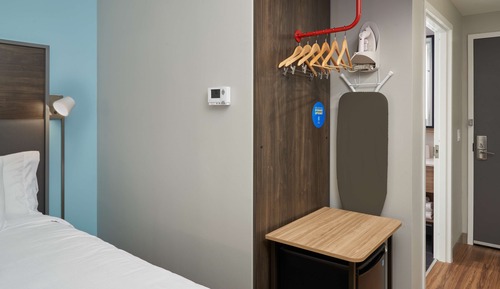 Room, 1 King Bed, Accessible (Mobility & Hearing, Roll-In Shower)