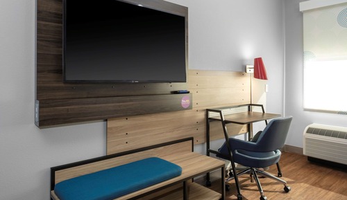 Room, 2 Queen Beds, Accessible (Roll-In Shower, Mobility & Hearing)