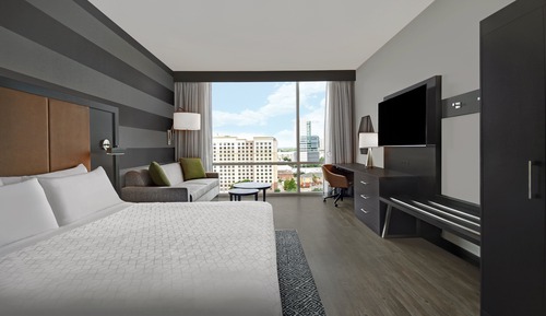 Suite, 1 King Bed, Accessible (Mobility, Access Tub)