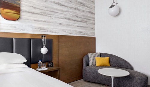Club Room, 1 King Bed (Hearing Accessible)