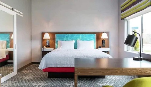 Room, 1 King Bed, Refrigerator & Microwave