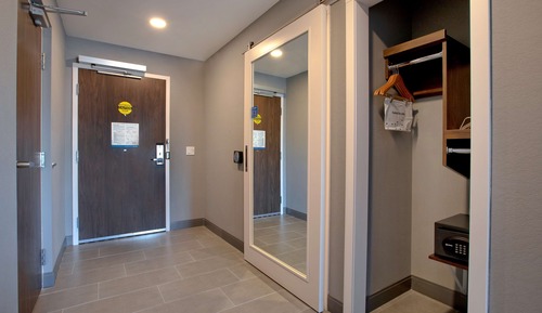 Room, 1 King Bed, Accessible, Non Smoking (Hearing)