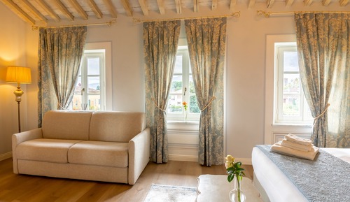 Elite Suite, 1 King Bed with Sofa bed, Garden View, Executive Level (Suite Rose 1)