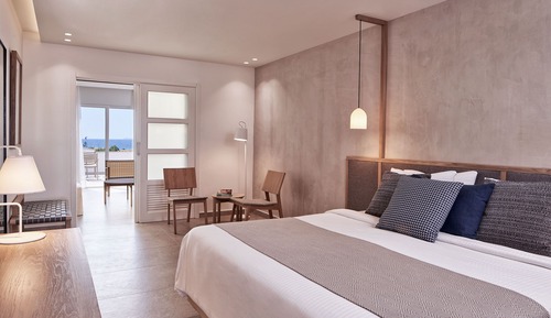 Superior Family Room, Partial Sea View