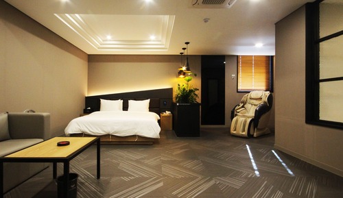 Room (Special, Massage Chair)