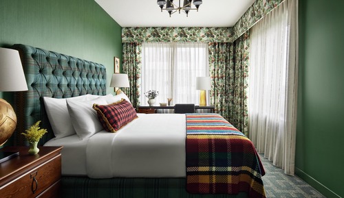Suite, 1 King Bed (Graduate)