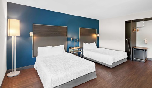 Room, 2 Queen Beds, Accessible (Roll-In Shower)