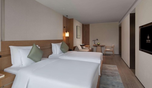 2 Twin Bed Club Access