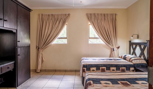 4 Sleeper House (Single beds only)
