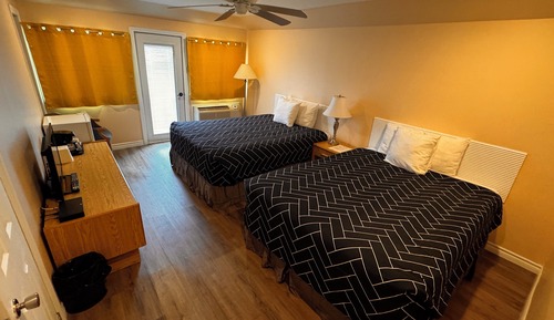 Comfort Cabin, 2 Queen Beds, Partial Lake View