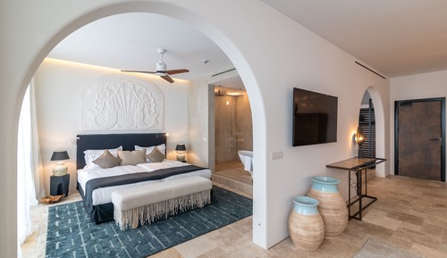 Luxury Apartment, 1 Bedroom, Balcony, Sea View (Free Access to AquaHouse & Beach)