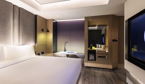 Standard Room, 1 King Bed, Garden View