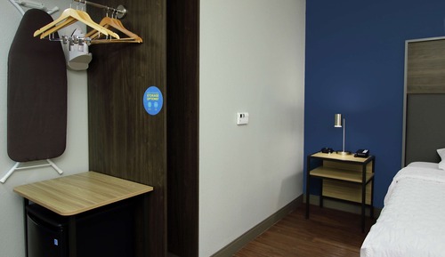 Room, 1 King Bed, Accessible (Mobility & Hearing, Roll-in Shower)