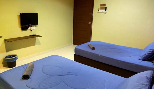 Twin Room, No Windows