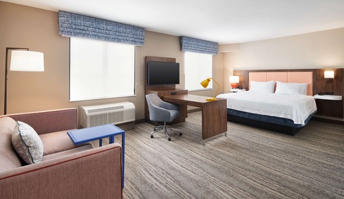 Suite, 1 King Bed, Refrigerator & Microwave (Wet Bar)
