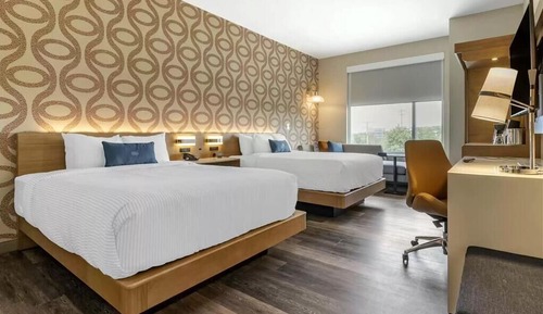 Room, 2 Queen Beds, Bathtub