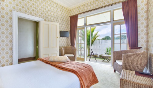 Villa (Gold Room)