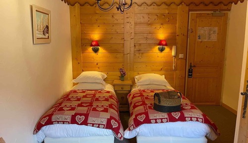 Standard Twin Room