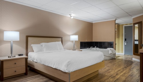 Suite, 1 Queen Bed, Non Smoking (Upper Floor)