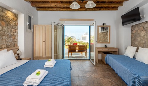 Superior Triple Room, 1 Bedroom, Partial Sea View