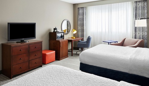2 Queen Beds Room