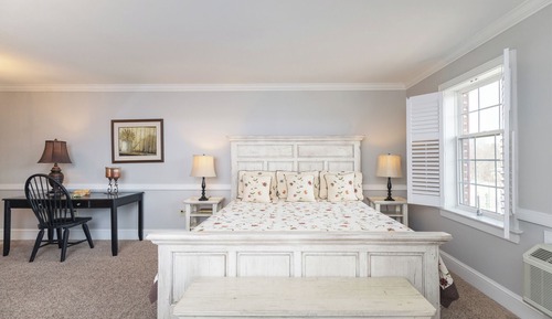 Jetted Tub Room King Bed with Queen Sleep Sofa