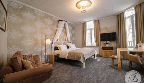 Romantic Suite, 1 King Bed, Balcony