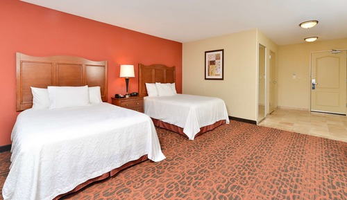 Room, 2 Queen Beds, Accessible, Bathtub (Mobility & Hearing)