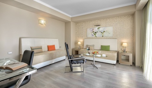 Superior Suite, Partial Sea View