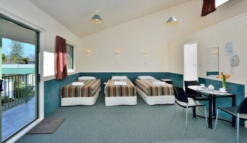 Studio, 3 Twin Beds