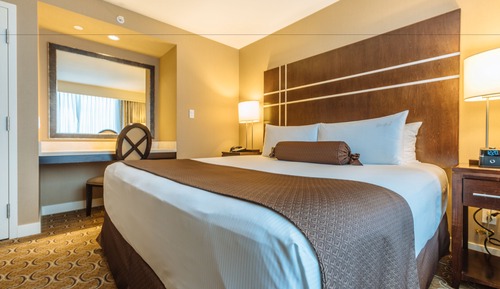 1 Bedroom Marina View Suite (Casino Tower)