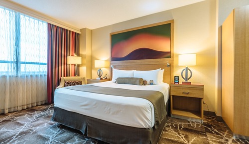 1 King Bed (Hotel Tower- Sky Bridge to Casino)