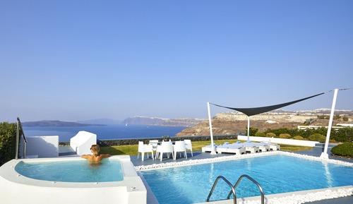 Serenity Villa with Caldera View, Heated Pool & Hot tub in Private Garden