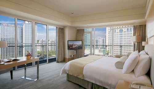 Deluxe CBD View Queen Room